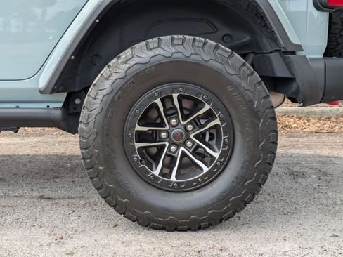 Used 2024 Jeep Wrangler Unlimited Rubicon AWD/4WD image 17