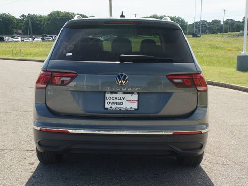 Used 2024 Volkswagen Tiguan SE FWD image 3