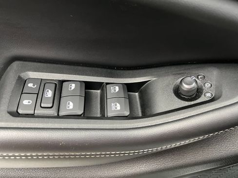 Used 2025 Jeep Grand Cherokee Altitude AWD/4WD image 15