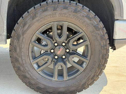 Used 2024 GMC Sierra 1500 Elevation w/ Preferred Package RWD image 9