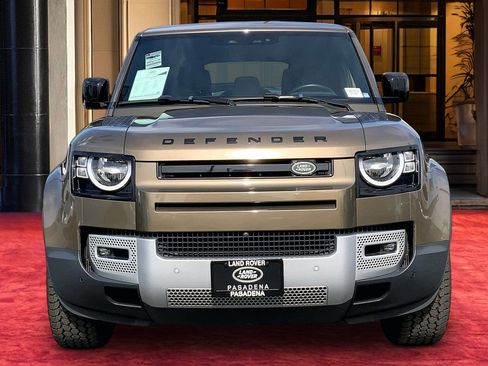 Used 2023 Land Rover Defender 110 S image 3