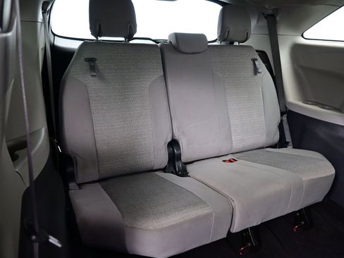 Used 2021 Toyota Sienna LE image 17