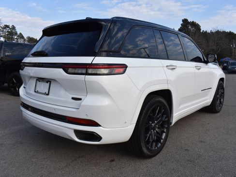 Used 2024 Jeep Grand Cherokee Summit image 9