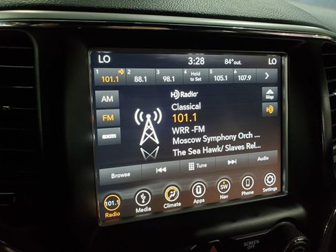 Used 2018 Jeep Grand Cherokee Laredo image 30