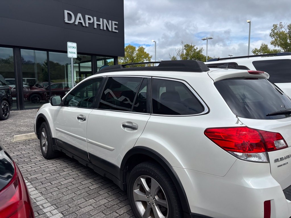 Used 2014 Subaru Outback 2.5i Limited AWD/4WD image 8
