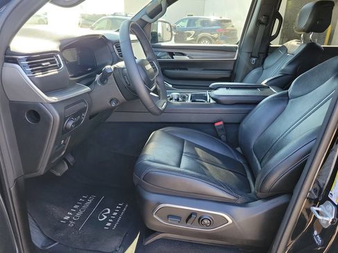 Used 2024 Jeep Wagoneer Series II w/ Flexible Seating Group AWD/4WD image 19