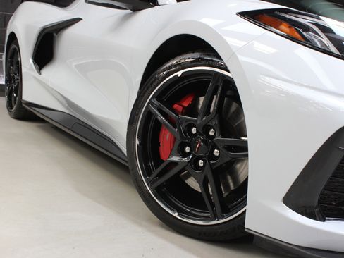 Used 2020 Chevrolet Corvette Stingray Premium Cpe w/ 3LT Preferred Equipment Group image 11