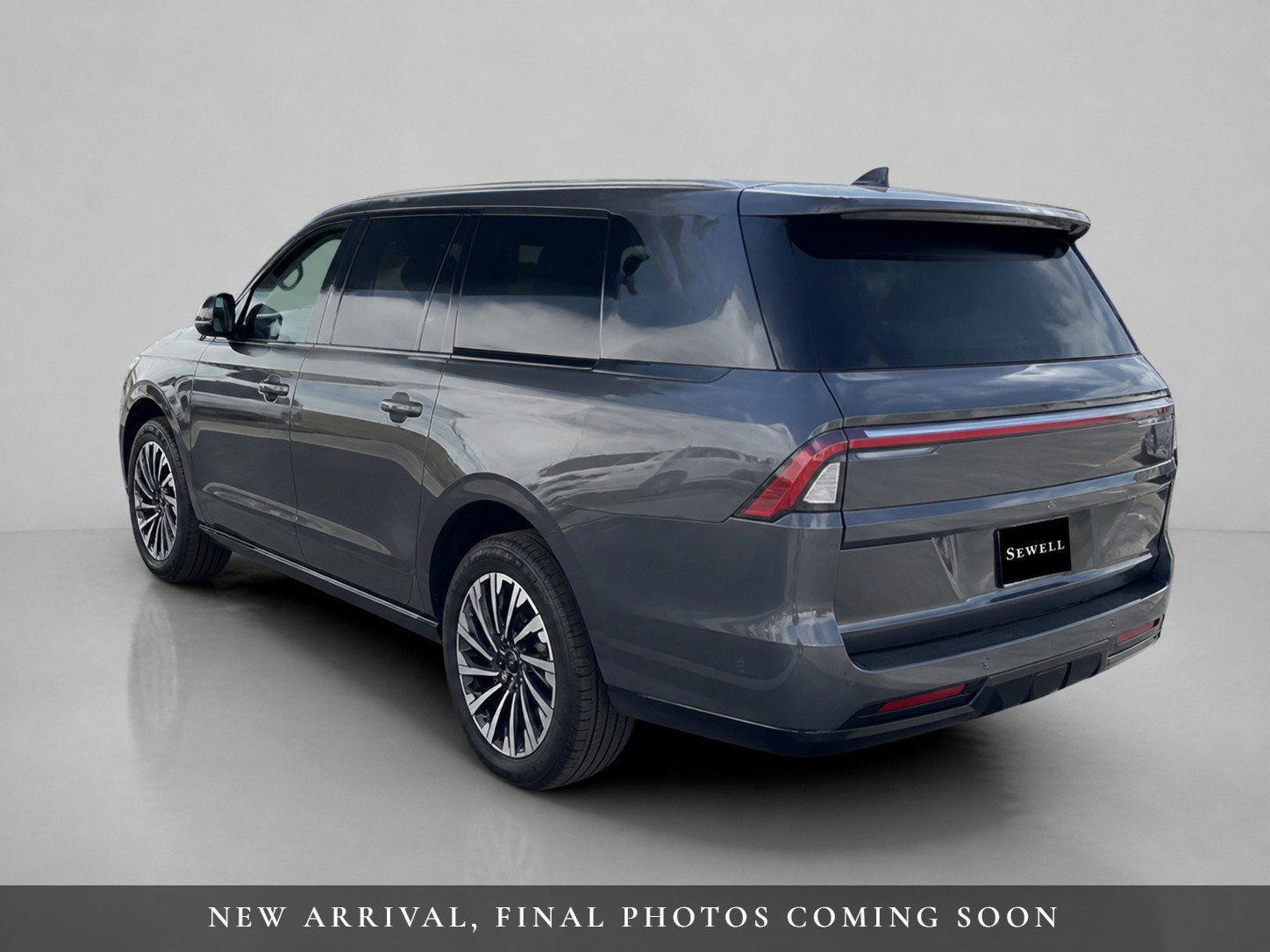 Used 2025 Lincoln Navigator L Black Label AWD/4WD image 5
