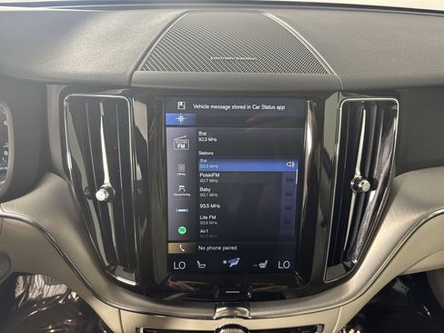 Used 2019 Volvo XC60 T6 Momentum w/ Multimedia Package AWD/4WD image 11