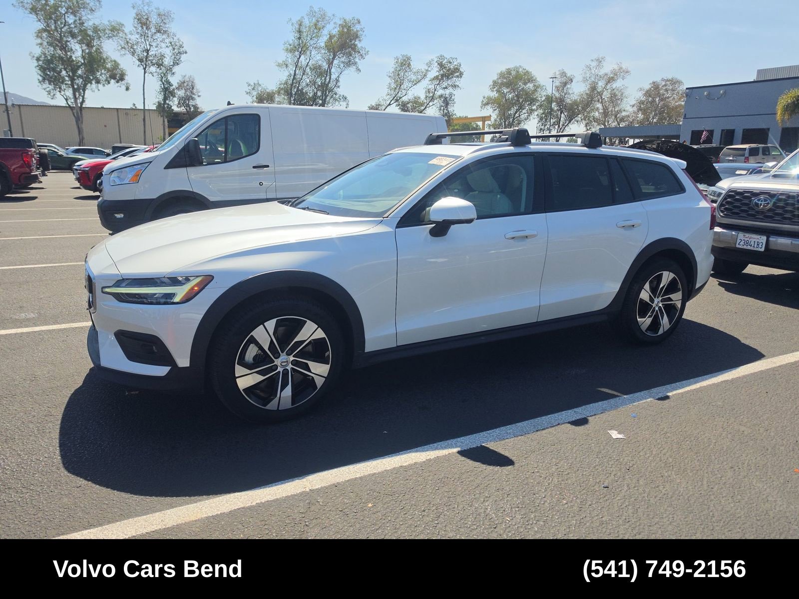 Used 2025 Volvo V60 B5 Cross Country Plus AWD/4WD image 4