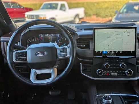 Used 2024 Ford Expedition Max Limited image 18
