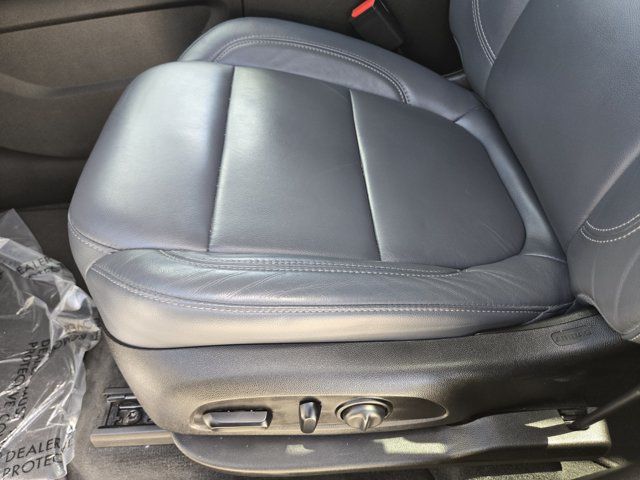 Used 2021 Chevrolet Traverse LT FWD image 24