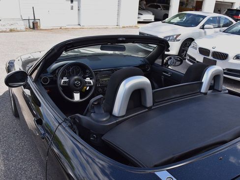Used 2006 MAZDA MX-5 Miata Touring RWD image 25