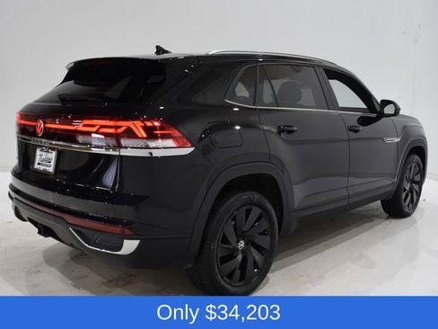 Used 2025 Volkswagen Atlas Cross Sport SE image 4