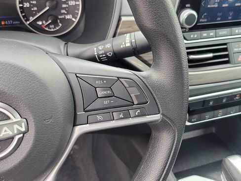 Used 2025 Nissan Altima 2.5 SV FWD image 22