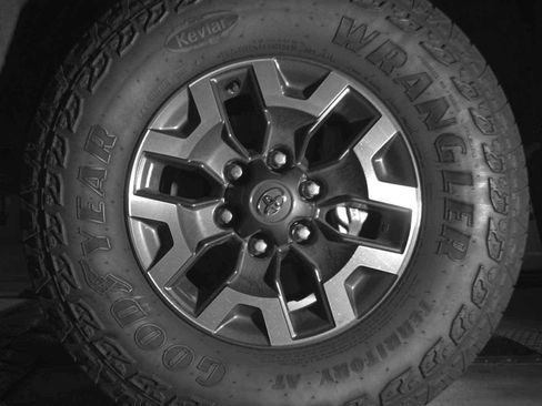 Used 2023 Toyota Tacoma TRD Off-Road image 7