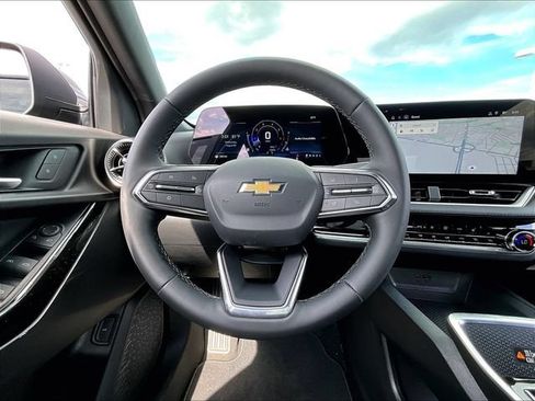 New 2027 Chevrolet Equinox LT w/ Convenience Package II FWD image 17