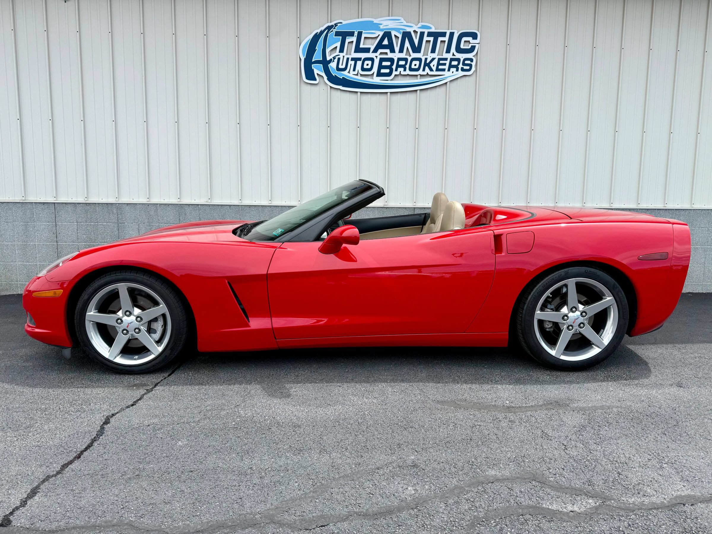 Used 2005 Chevrolet Corvette Convertible w/ Preferred Equipment Group RWD image 2