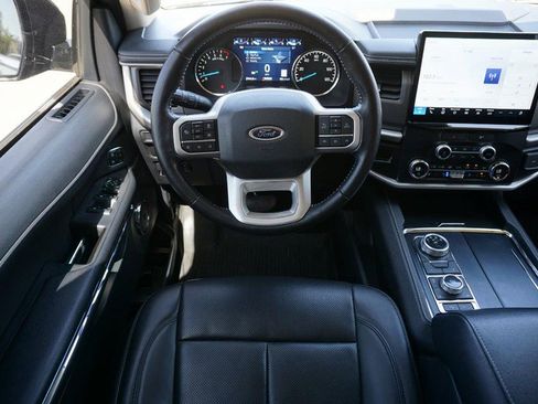 Used 2022 Ford Expedition XLT w/ Equipment Group 202A AWD/4WD image 40