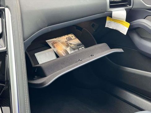 Used 2025 BMW M850i xDrive xDrive w/ Driving Assistance Package image 36