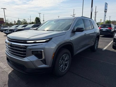 New 2026 Chevrolet Traverse LT w/ Driver Confidence Package FWD image 3