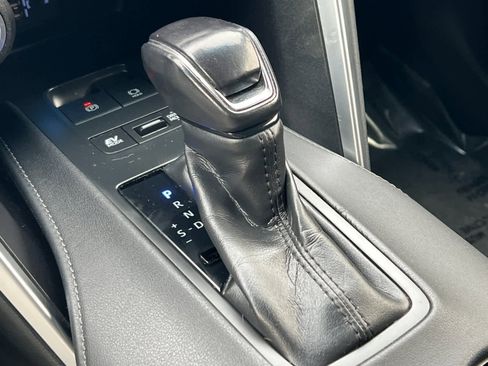 Used 2022 Toyota Venza LE image 22