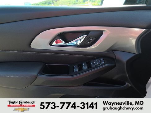 Used 2023 Chevrolet Traverse LT AWD/4WD image 13