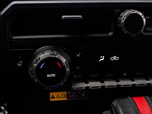 Used 2025 Toyota Tacoma TRD Pro AWD/4WD image 23
