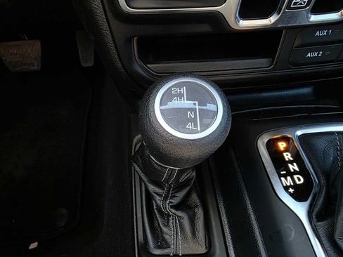 Used 2025 Jeep Gladiator Mojave AWD/4WD image 23