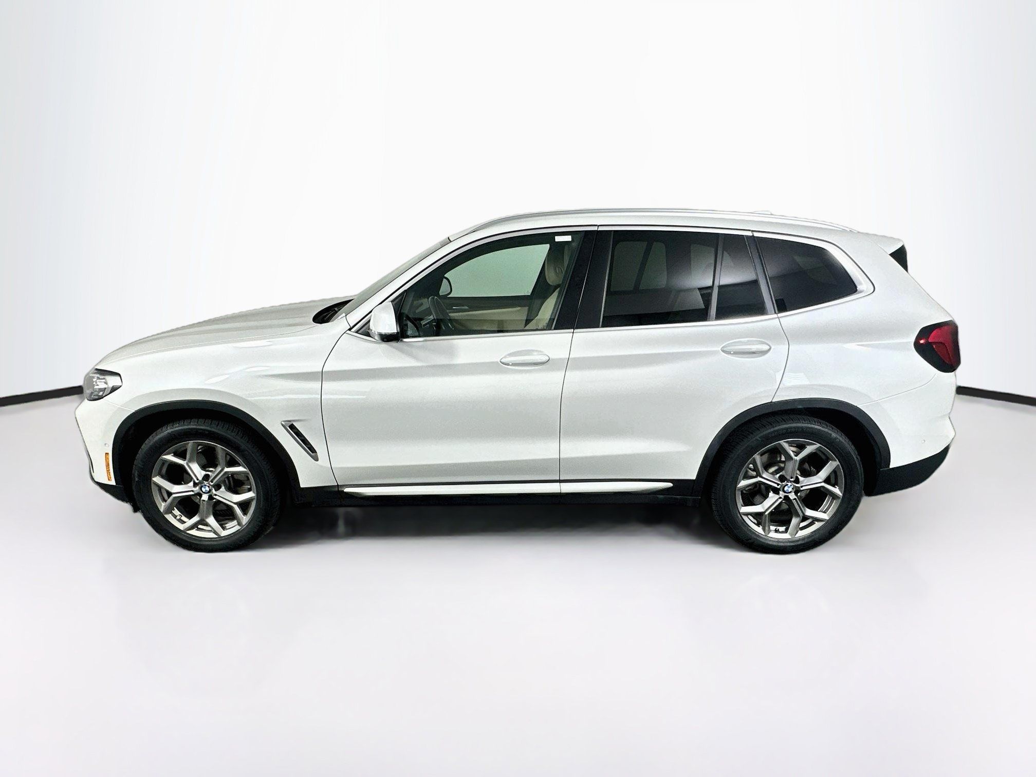 Used 2024 BMW X3 sDrive30i w/ Convenience Package RWD image 4