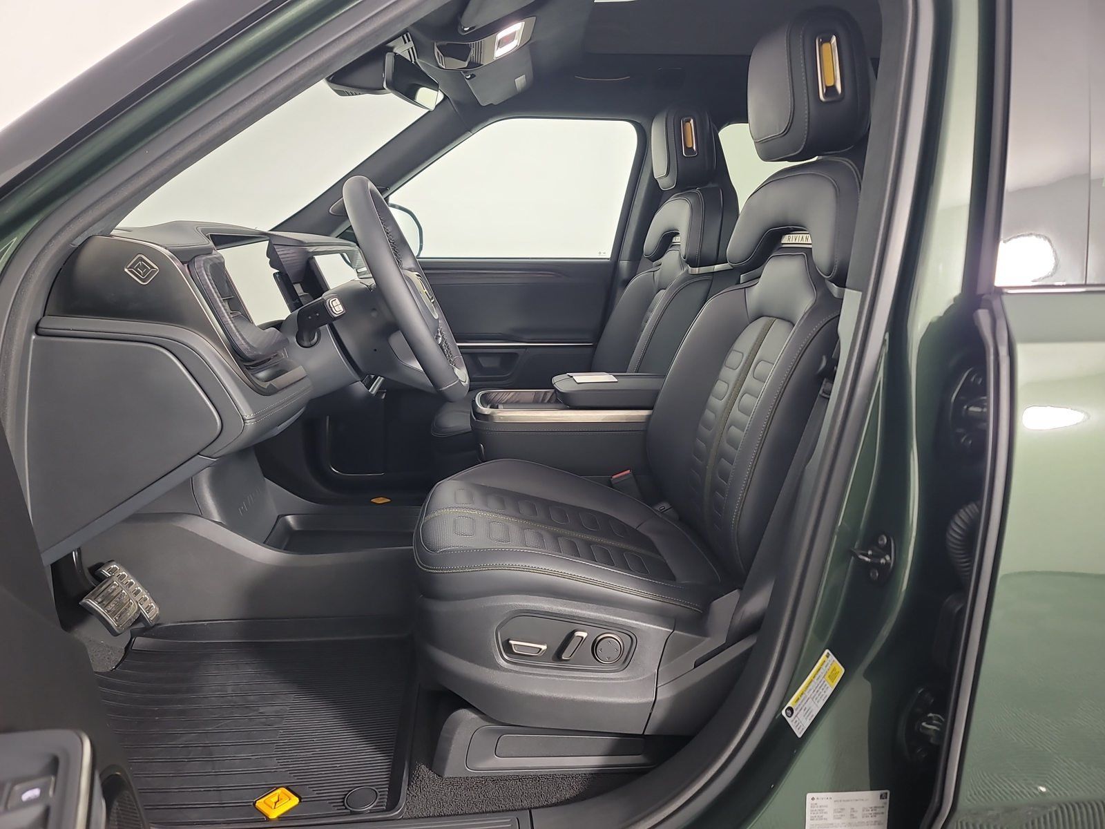 Used 2023 Rivian R1S Adventure Dual AWD/4WD image 20