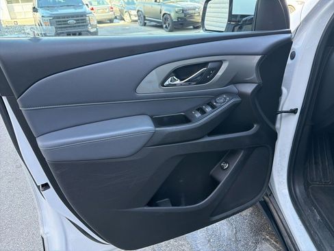 Used 2018 Chevrolet Traverse LT image 15