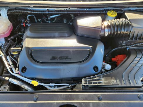 Used 2024 Chrysler Pacifica Touring-L image 31