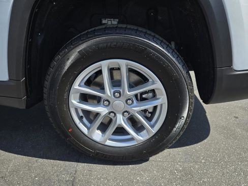 New 2026 Jeep Grand Cherokee L Laredo image 37