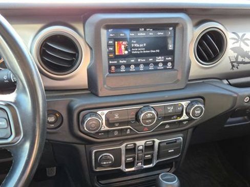 Used 2020 Jeep Gladiator Sport w/ Quick Order Package 24S image 16