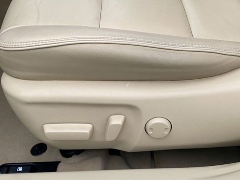 Used 2015 Toyota Camry XLE image 28