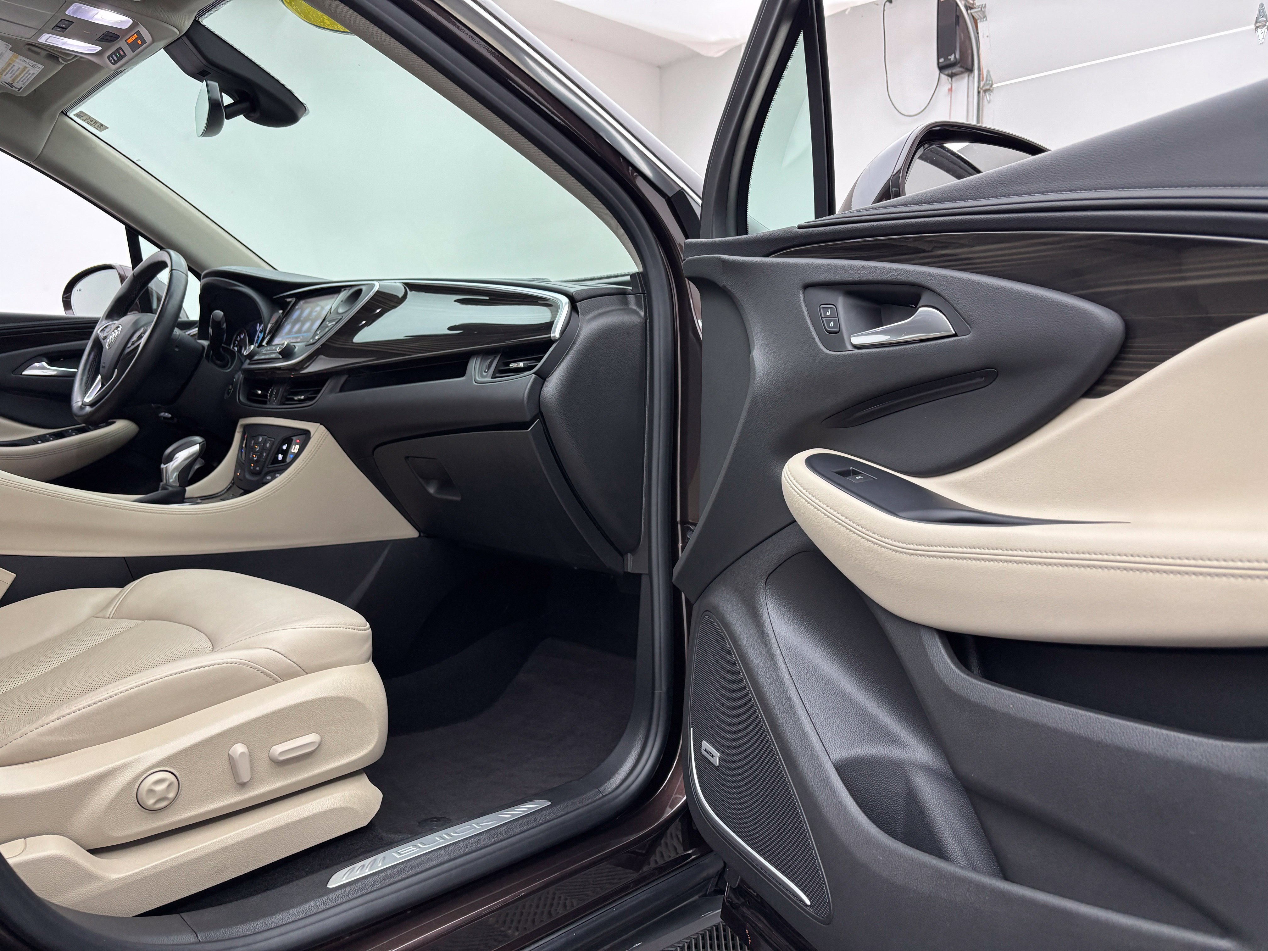 Used 2020 Buick Envision Premium w/ Driver Confidence Package AWD/4WD image 31