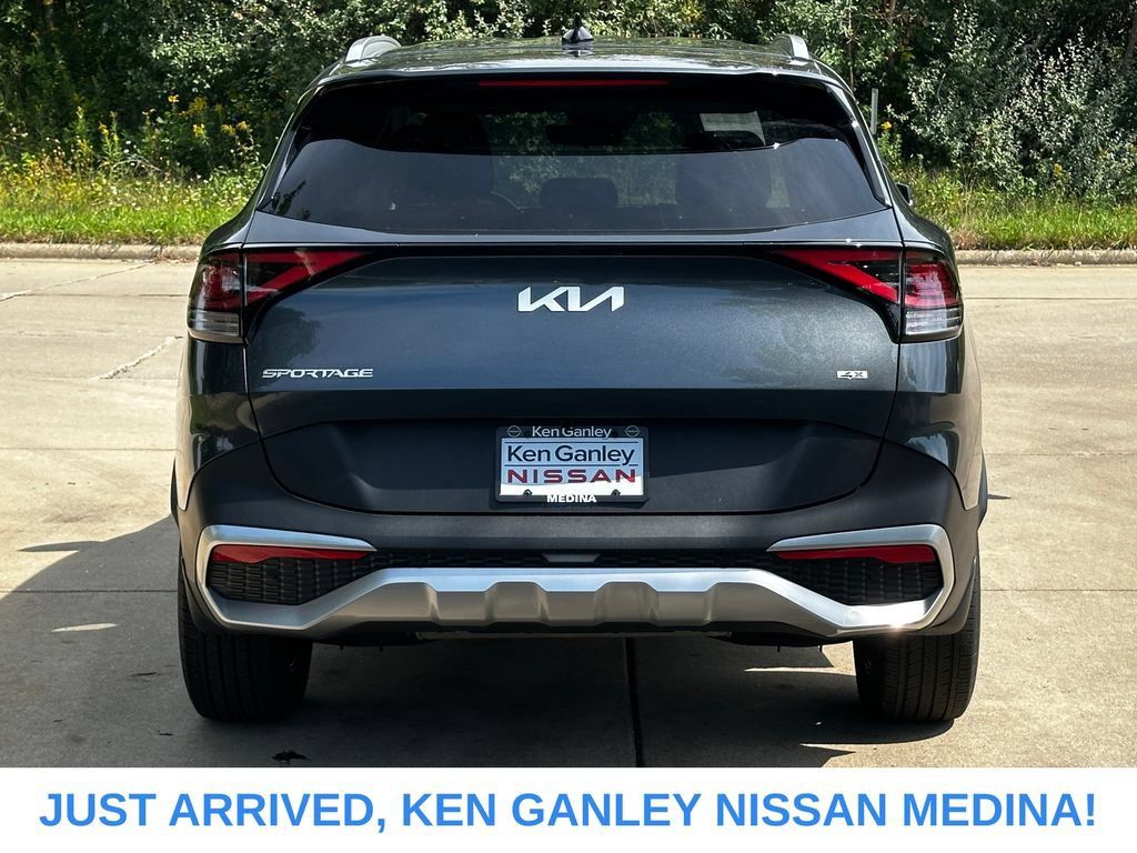 Used 2024 Kia Sportage EX AWD/4WD image 4