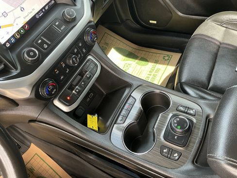 Used 2021 GMC Acadia SLT w/ LPO, Floor Liner Package AWD/4WD image 25