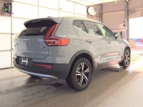 Certified 2025 Volvo XC40 B5 Core image 4