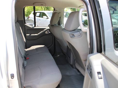 Used 2014 Nissan Frontier SV w/ SV Value Truck Package AWD/4WD image 28