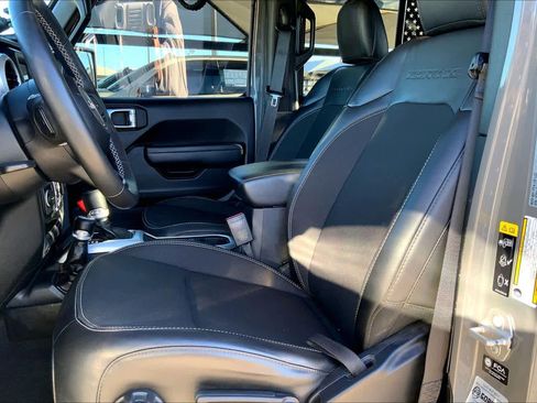 Used 2023 Jeep Gladiator Sport image 7