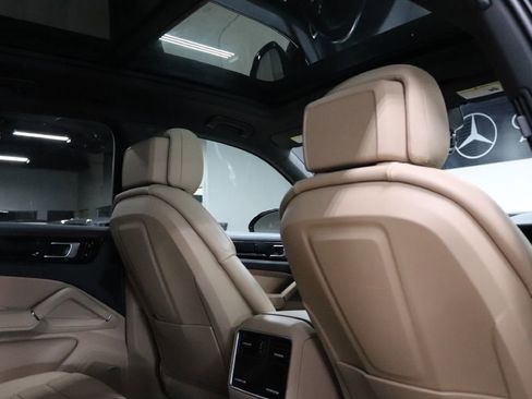 Used 2020 Porsche Cayenne E-HYBRID w/ Premium Plus Package image 21