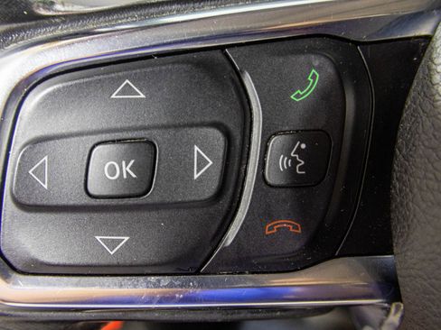 Used 2019 Jeep Wrangler Unlimited Sahara AWD/4WD image 30