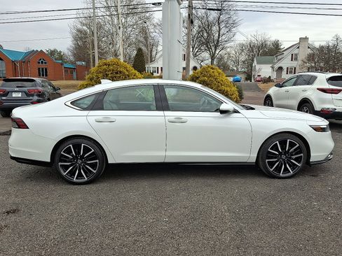 Used 2024 Honda Accord Touring image 7