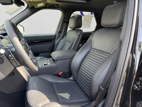 Used 2025 Land Rover Discovery S AWD/4WD image 11