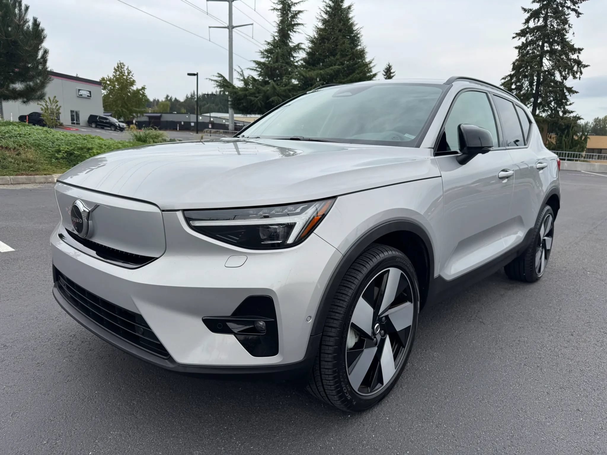 Used 2023 Volvo XC40 Recharge Ultimate w/ Protection Package Premier AWD/4WD image 4