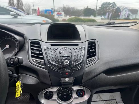 Used 2019 Ford Fiesta SE image 18