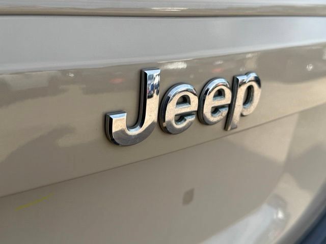 Used 2017 Jeep Patriot Latitude AWD/4WD image 15