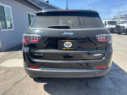 Used 2024 Jeep Compass Latitude AWD/4WD image 6